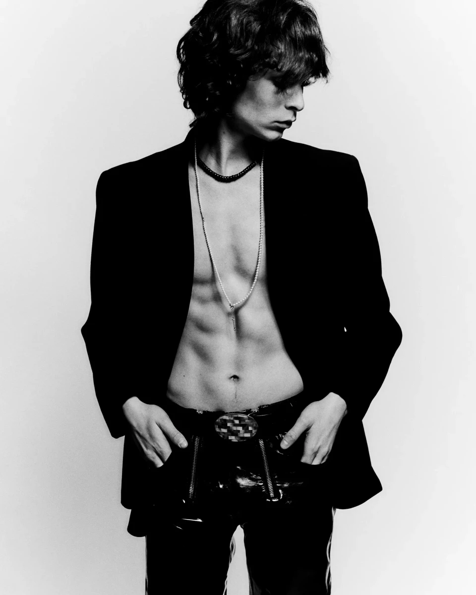 dg_210225_unprint_09_015_final_print_01_copyright_darren_gwynn